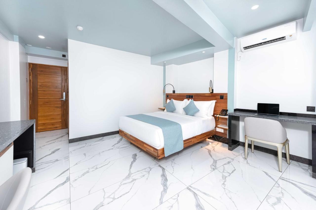Deluxe Double Room with Partial Sea View (Free Return Airport Transport)